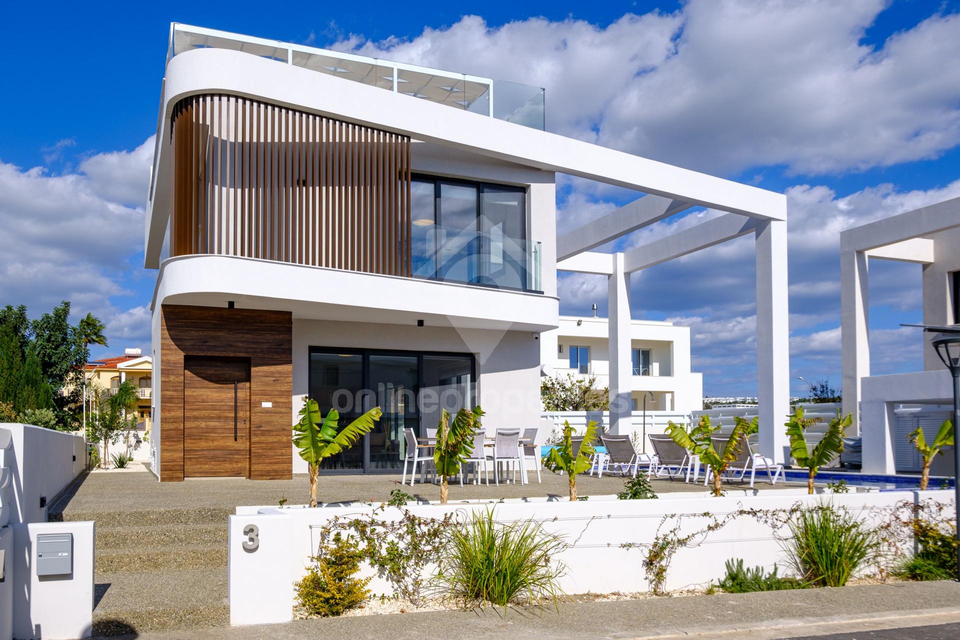 Striking  interior designed villas 500m from the sea 