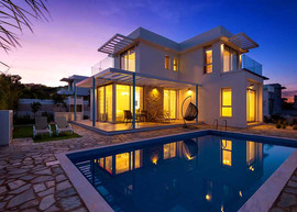  Luxurious Modern Villa 